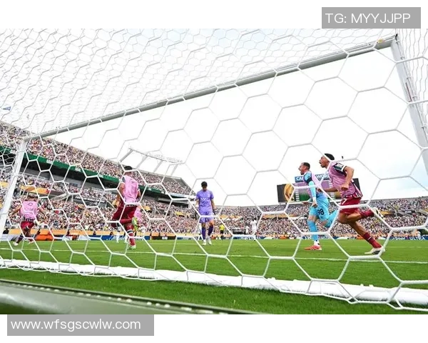 足球明星晋级顺序排名揭秘谁将成为下一个传奇球员的焦点